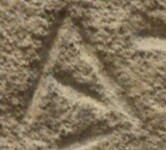 A close-up of an instance of allograph Α type1.2.1 inscribed on object ISic001481
