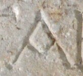 A close-up of an instance of allograph Α type2 inscribed on object ISic000668