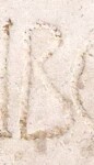 A close-up of an instance of allograph Β type1 inscribed on object ISic001130