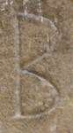 A close-up of an instance of allograph Β type2.1 inscribed on object ISic000823
