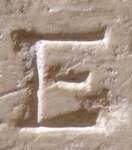 A close-up of an instance of allograph Ε type2.3.3 inscribed on object ISic000770