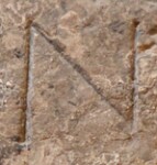 A close-up of an instance of allograph Ν type1.2 inscribed on object ISic001060
