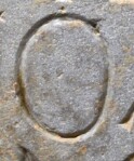 A close-up of an instance of allograph Ο type2 inscribed on object ISic001155